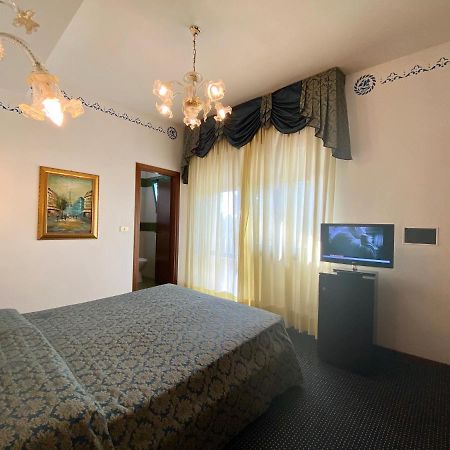 Hotel Florida Лидо ди Йезоло Екстериор снимка