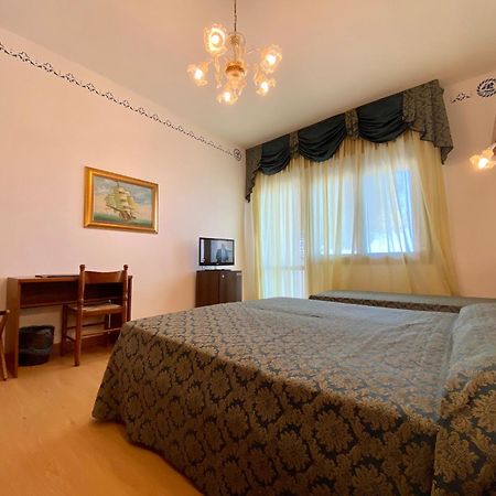 Hotel Florida Лидо ди Йезоло Екстериор снимка
