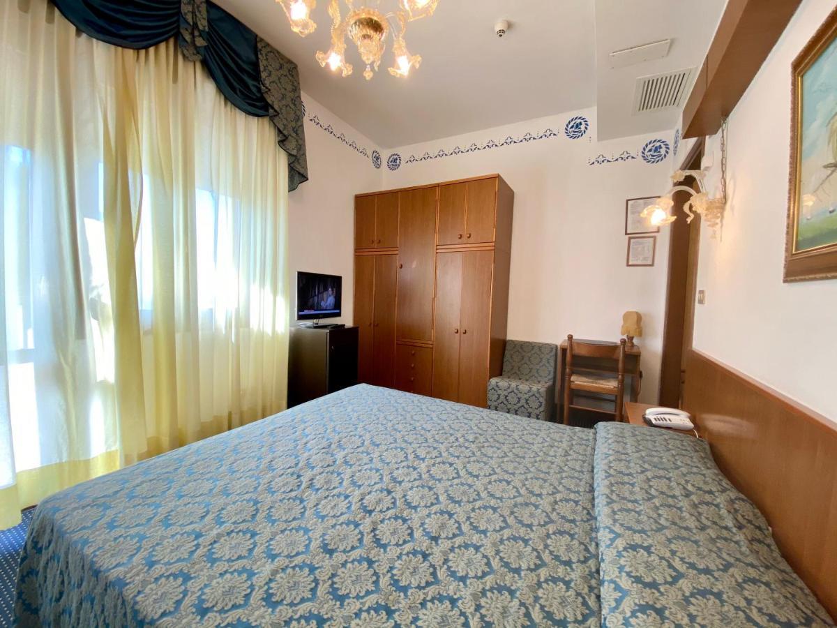 Hotel Florida Лидо ди Йезоло Екстериор снимка