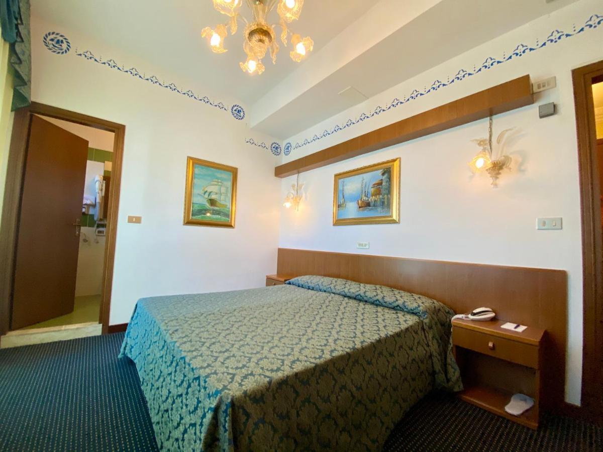 Hotel Florida Лидо ди Йезоло Екстериор снимка