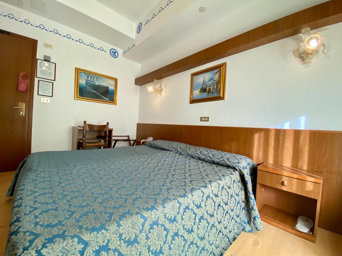 Hotel Florida Лидо ди Йезоло Екстериор снимка