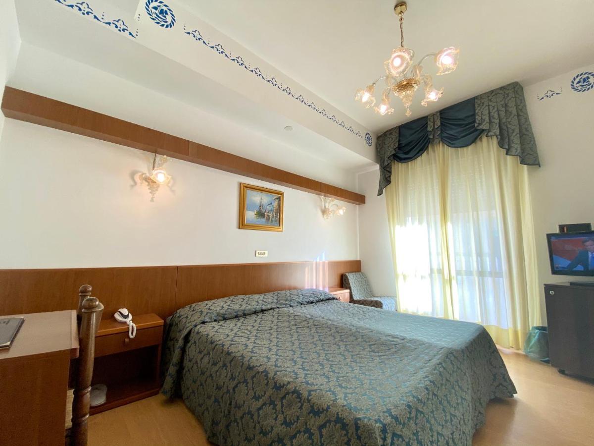 Hotel Florida Лидо ди Йезоло Екстериор снимка