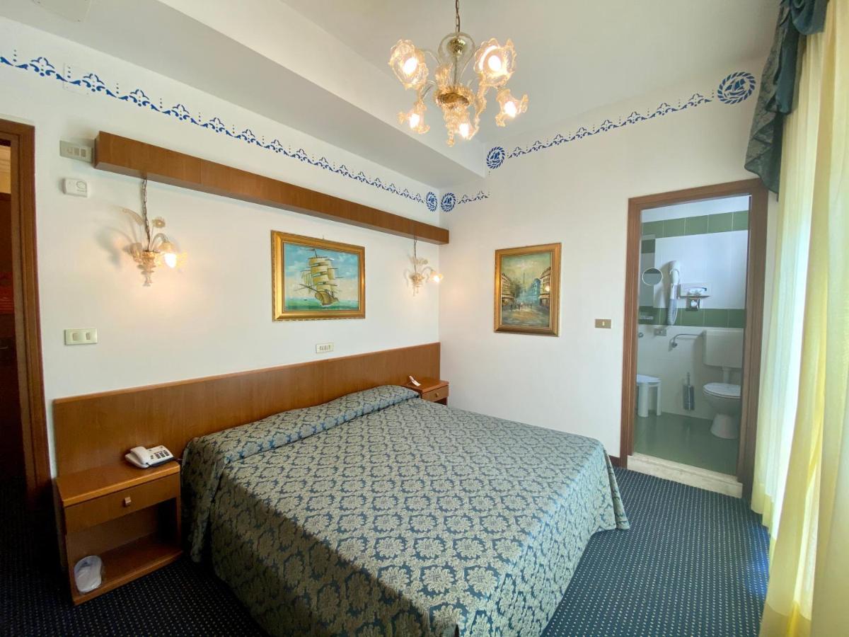 Hotel Florida Лидо ди Йезоло Екстериор снимка