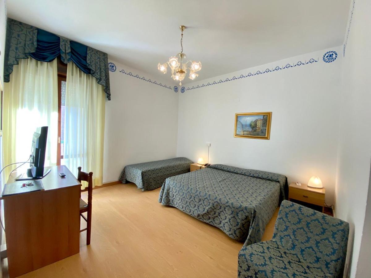Hotel Florida Лидо ди Йезоло Екстериор снимка