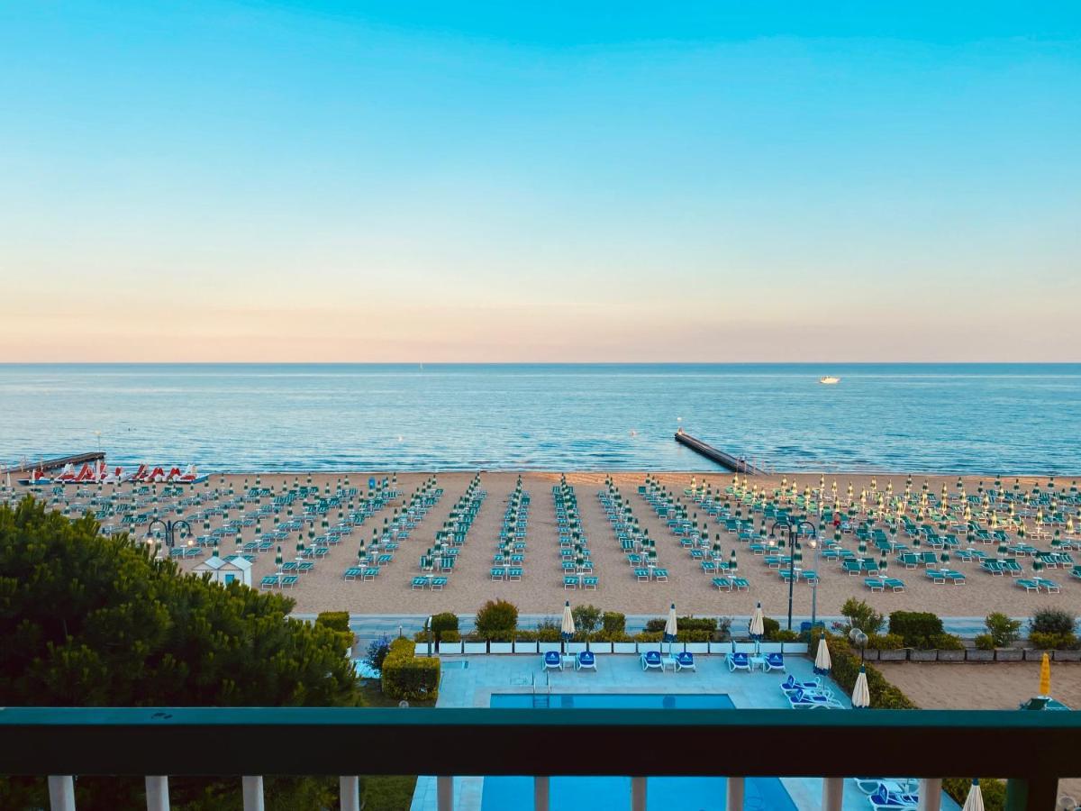 Hotel Florida Лидо ди Йезоло Екстериор снимка