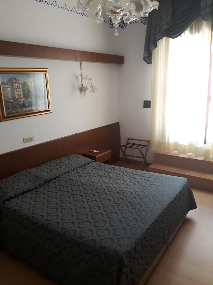 Hotel Florida Лидо ди Йезоло Екстериор снимка