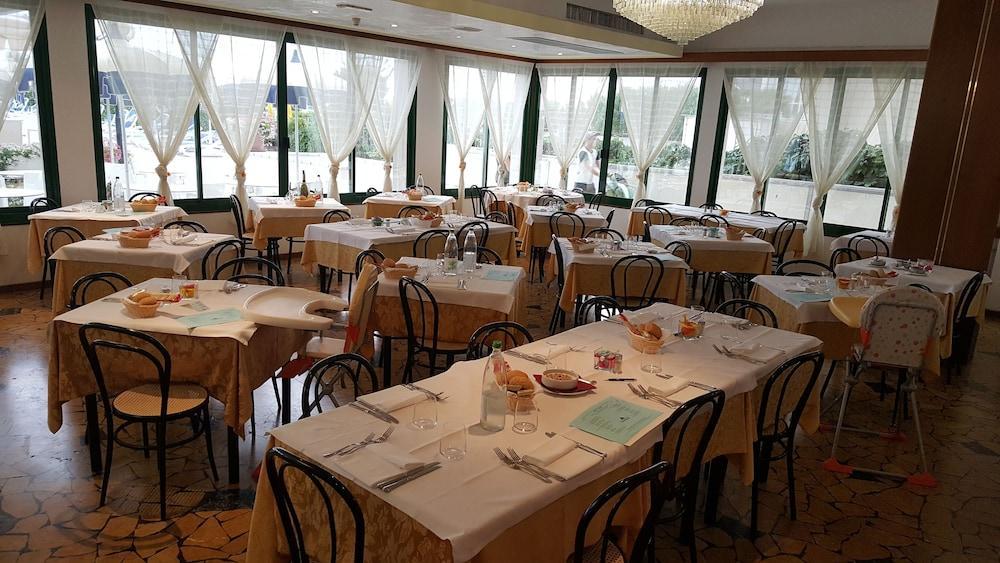 Hotel Florida Лидо ди Йезоло Екстериор снимка