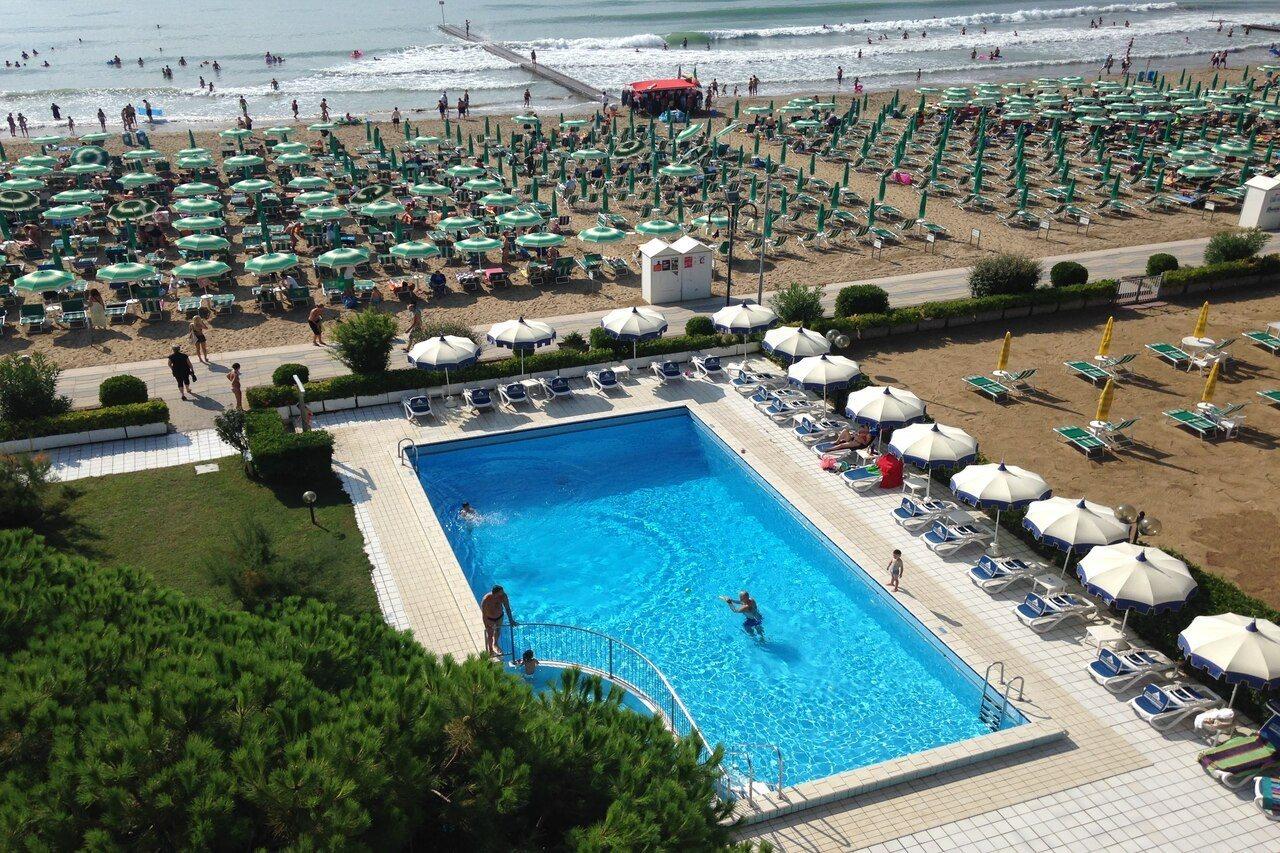 Hotel Florida Лидо ди Йезоло Екстериор снимка