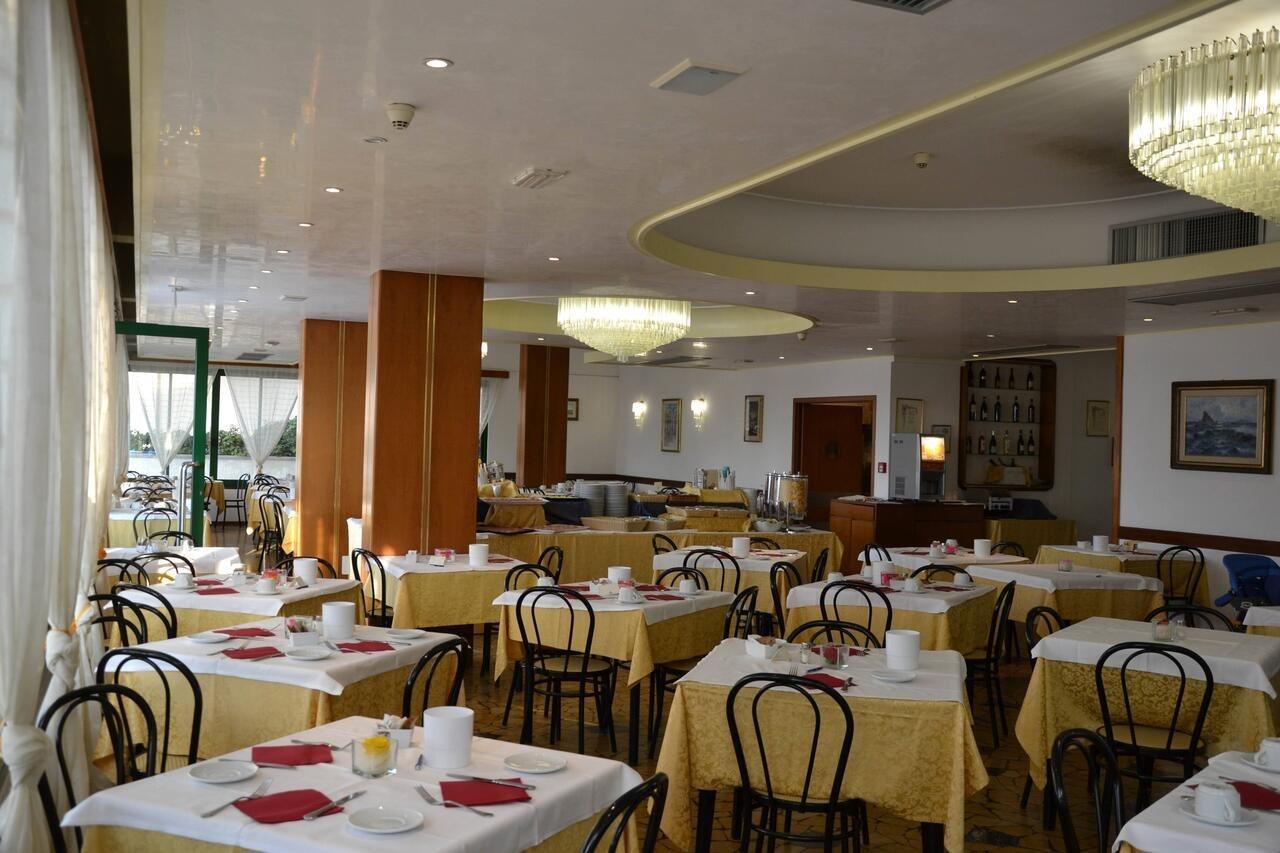 Hotel Florida Лидо ди Йезоло Екстериор снимка