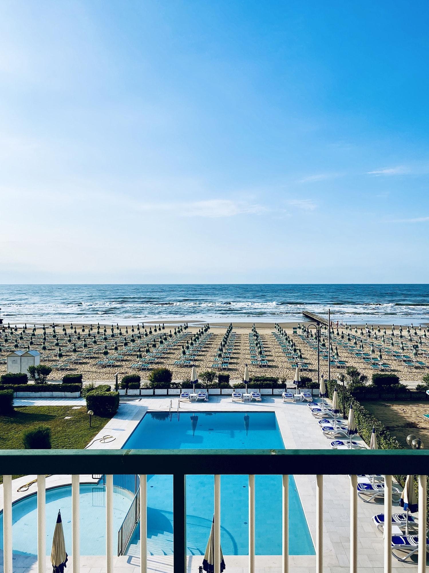 Hotel Florida Лидо ди Йезоло Екстериор снимка