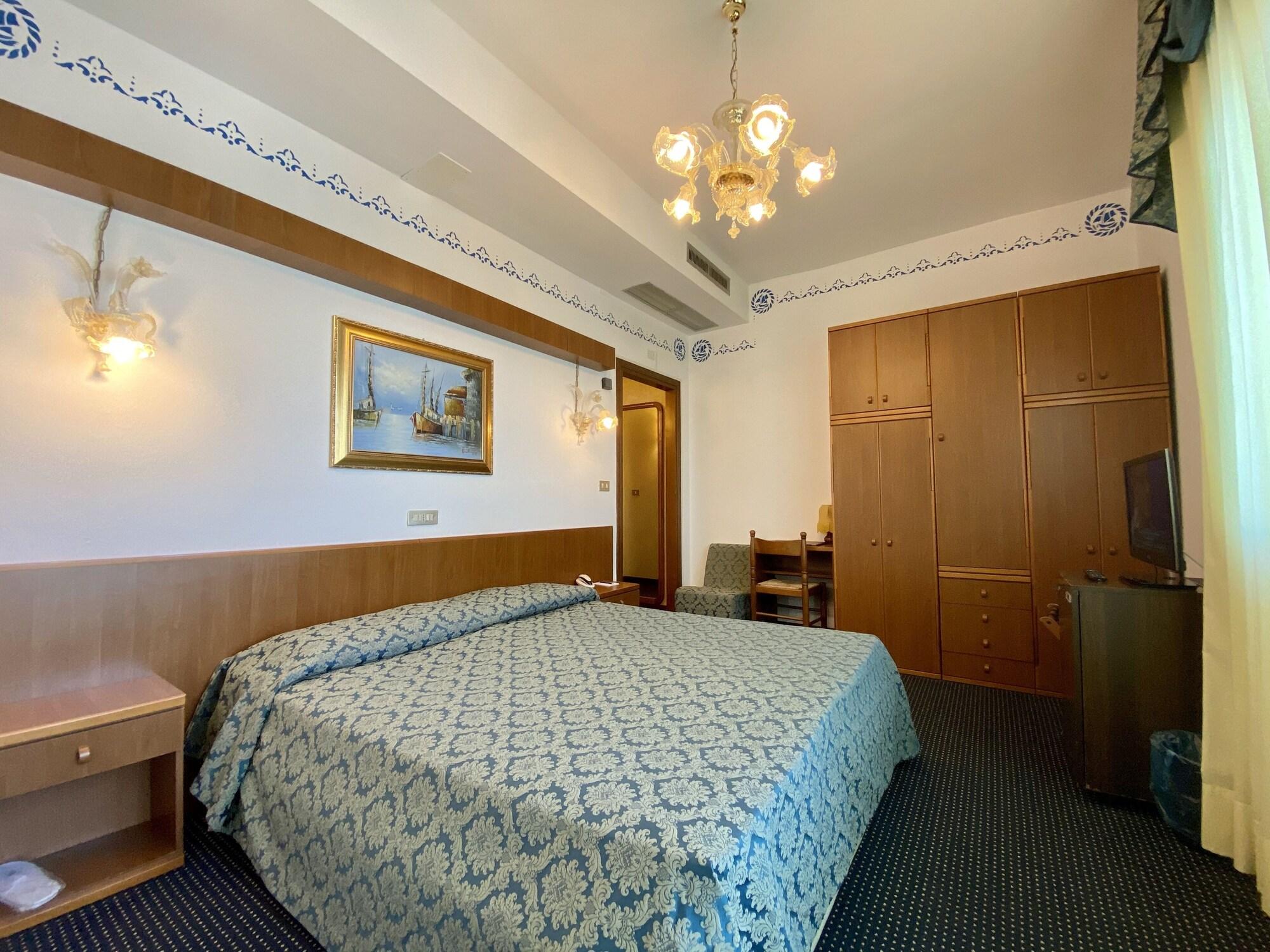 Hotel Florida Лидо ди Йезоло Екстериор снимка