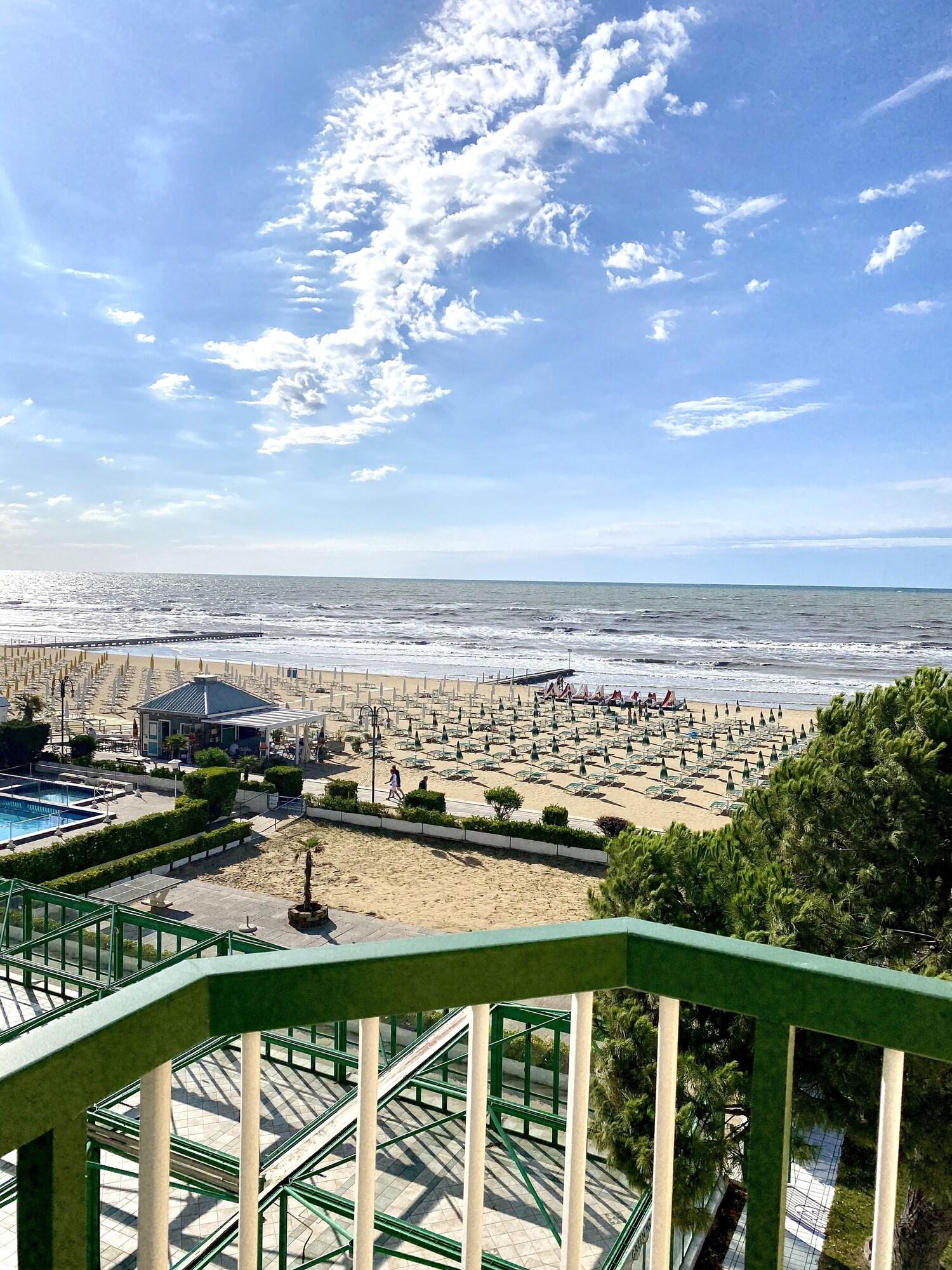 Hotel Florida Лидо ди Йезоло Екстериор снимка