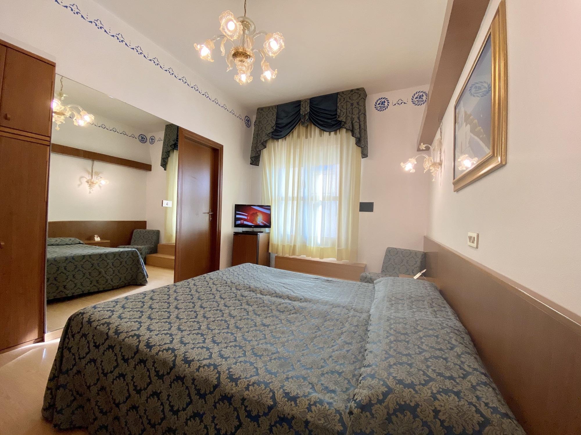 Hotel Florida Лидо ди Йезоло Екстериор снимка
