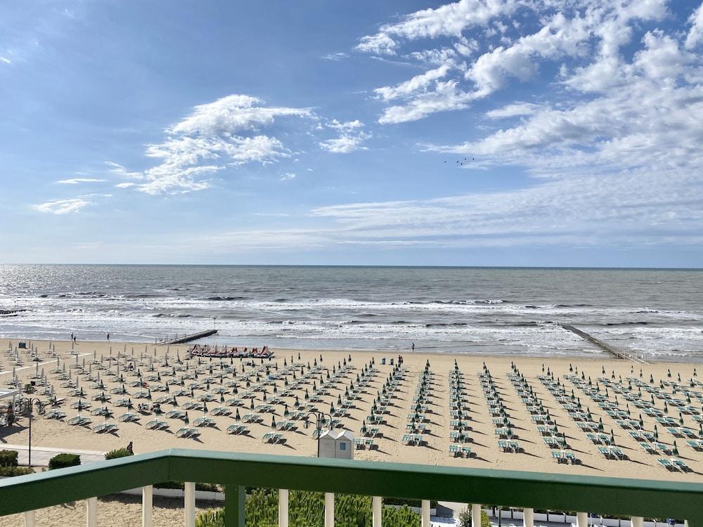 Hotel Florida Лидо ди Йезоло Екстериор снимка