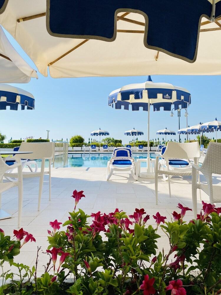 Hotel Florida Лидо ди Йезоло Екстериор снимка
