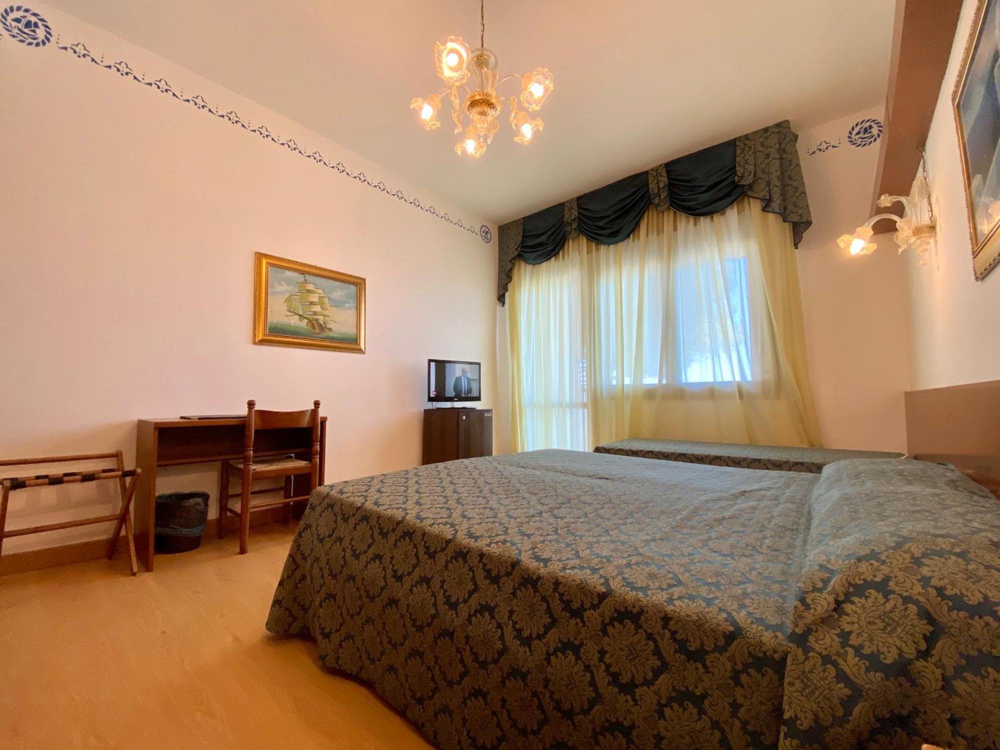 Hotel Florida Лидо ди Йезоло Екстериор снимка