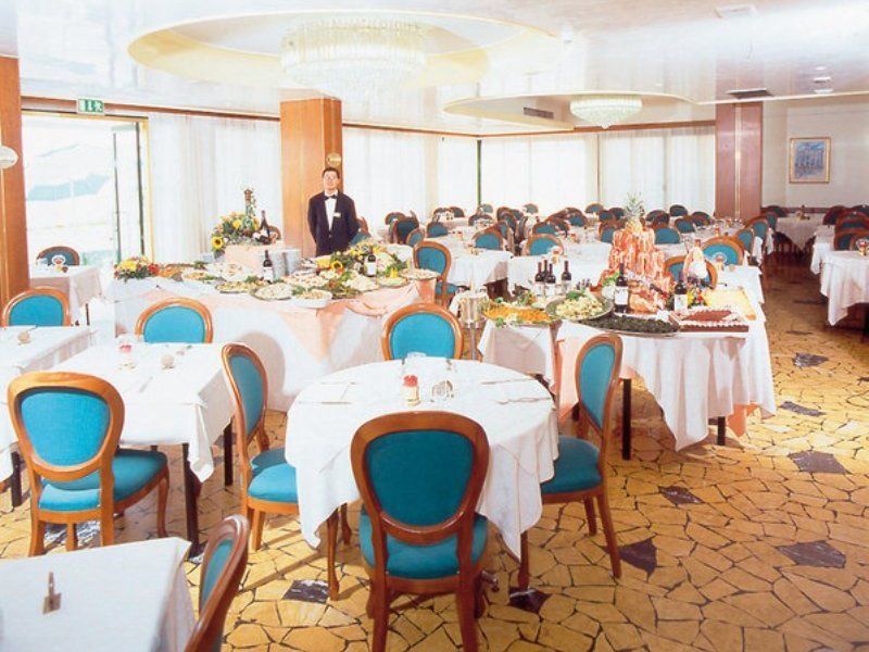 Hotel Florida Лидо ди Йезоло Екстериор снимка